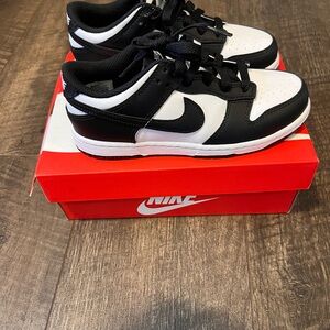 New Kids Nike Dunk Low Sneakers Size 2Y